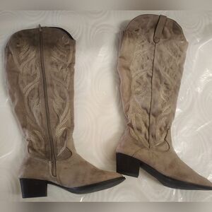 Embroidered Heeled Cowboy Boots